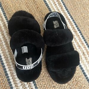 Black UGG “Oh Yeah” slippers / Size 9 / barely worn, almost new